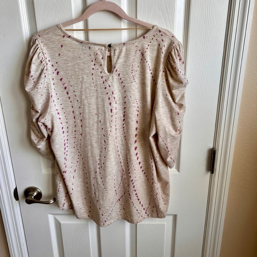 Democracy Womens Top XL Beige Purple Abstract Print Ruched Sleeve Blouse - Picture 8 of 11